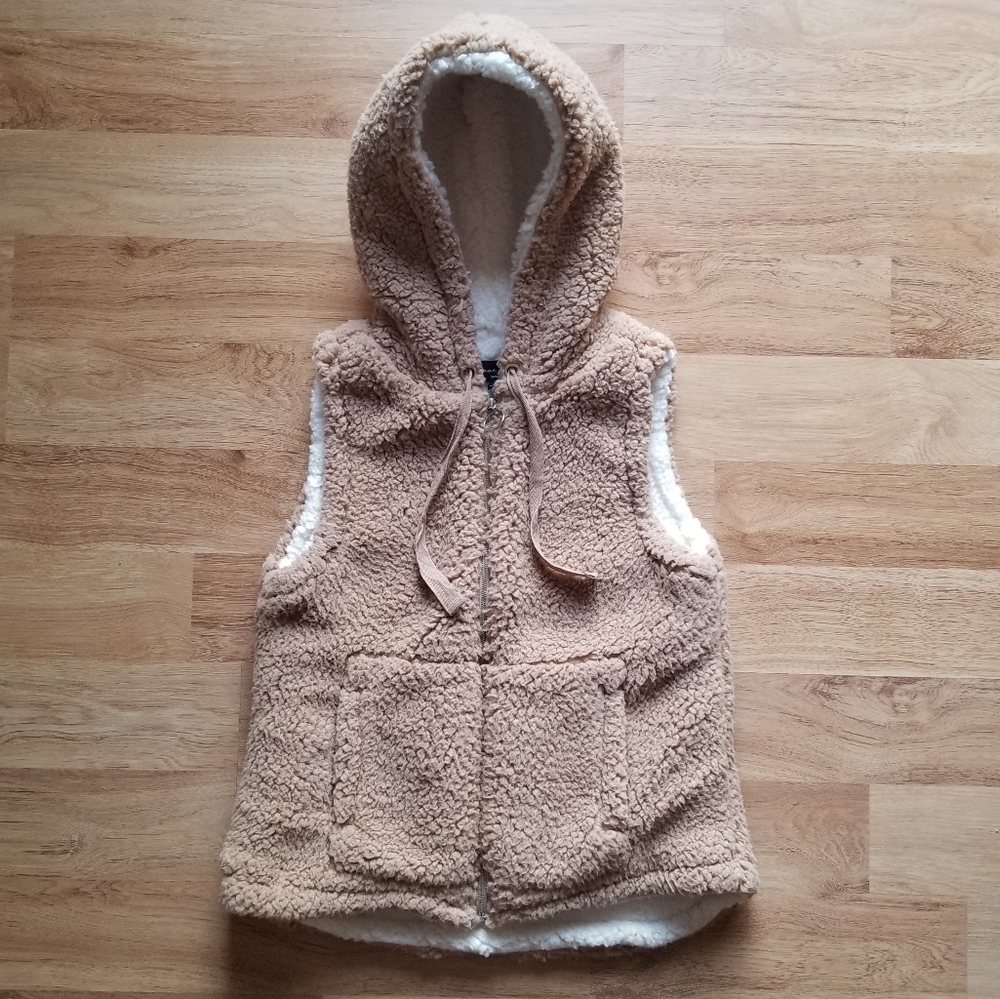 Hooded Sherpa Vest